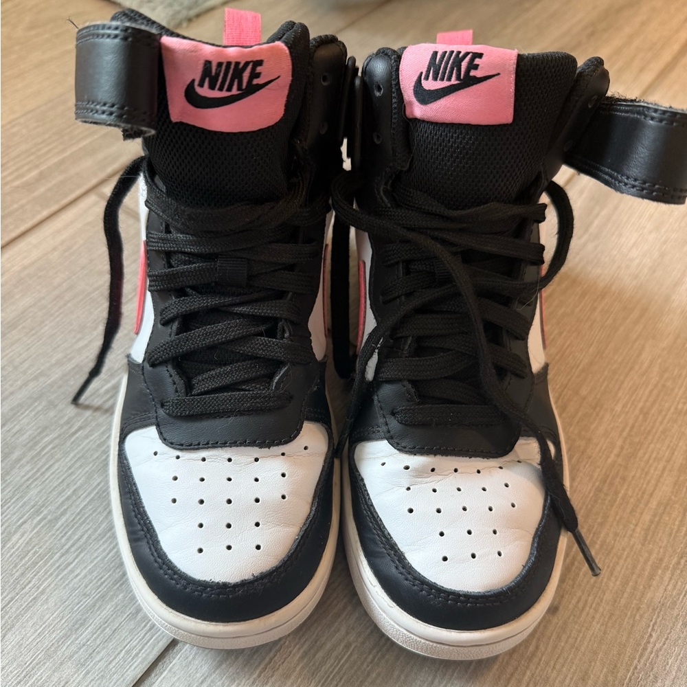 Kid’s Nike Court Borough Mids Size 3.5